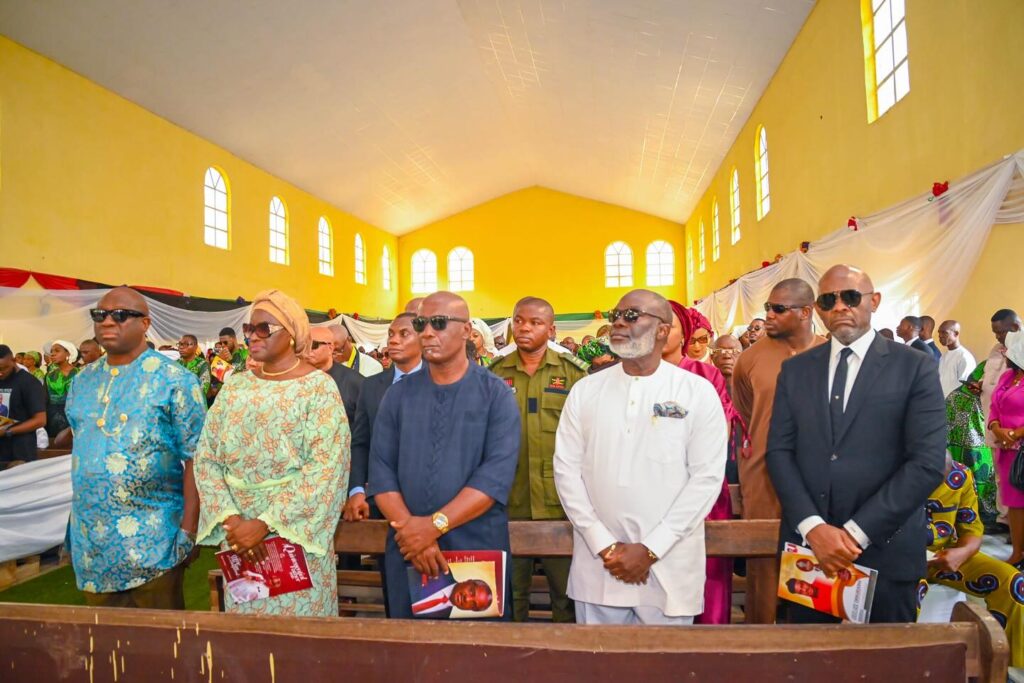 Senator Onyewuchi pays last respect to Late Dr. Chris Asoluka